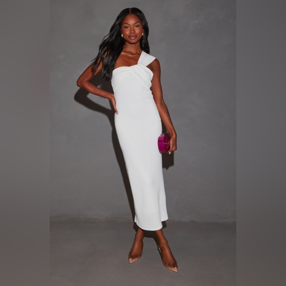 VICI COLLECTION Emberly One-Shoulder Midi Sweater Dress M